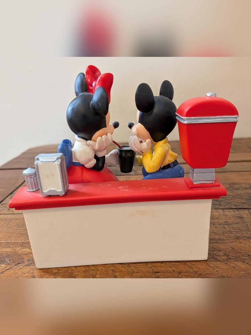 Mickey & Minnie Sweethearts Of The 50s Collection - Soda Shop Sweethearts - Picture 3 of 5